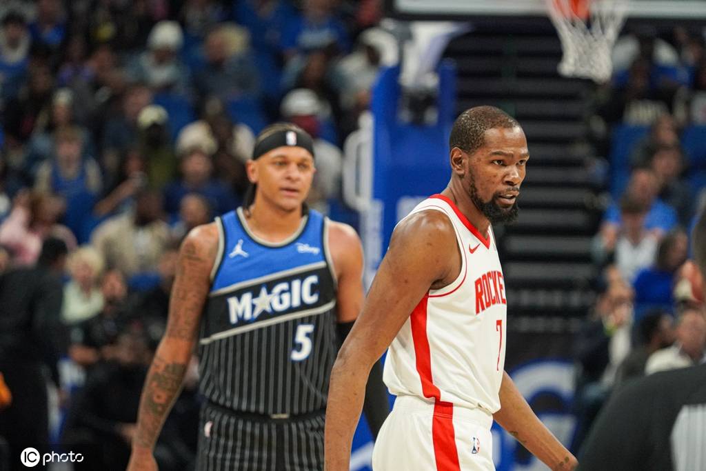 杜兰特生涯总得分破32000 谢泼德20分火箭19分逆转魔术